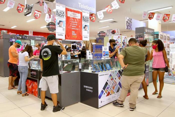 Em tempo de pandemia, Black Friday começa tranquila em shoppings no Recife