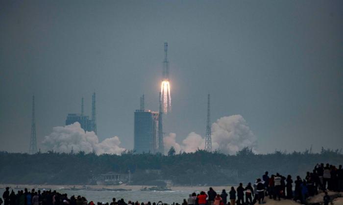 Parte de 20 toneladas de foguete chinês cairá na Terra até amanhã