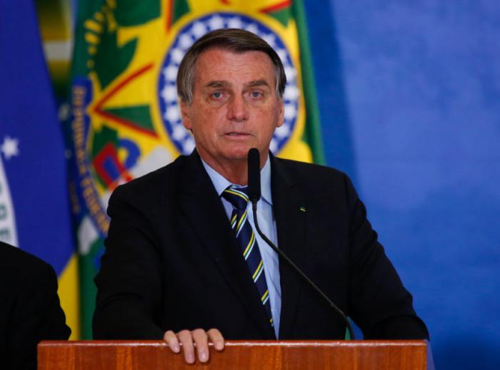 “Só Deus me tira daqui”, diz Bolsonaro ao falar de voto impresso