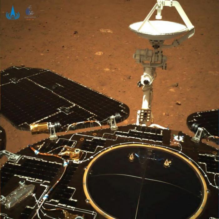 Hora de trabalhar: Rover Zhurong, da China, começa explorar a superfície de Marte