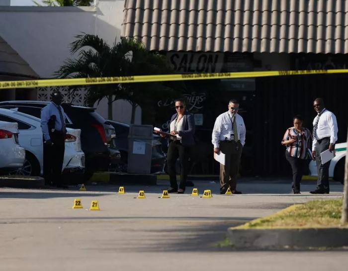 EUA: Ataque armado a casa noturna na Flórida deixa 2 mortos e 20 feridos