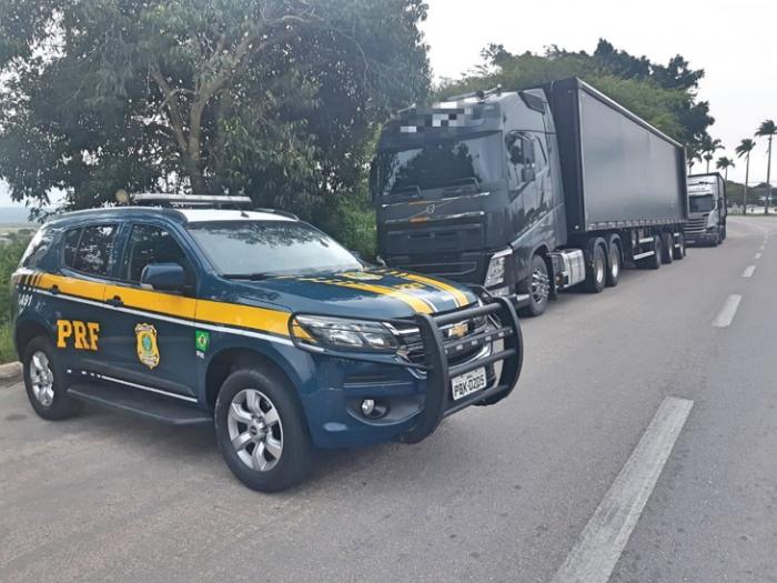 Ação da PRF: Dois caminhões com produtos sem nota fiscal foram retidos em Garanhuns, PE