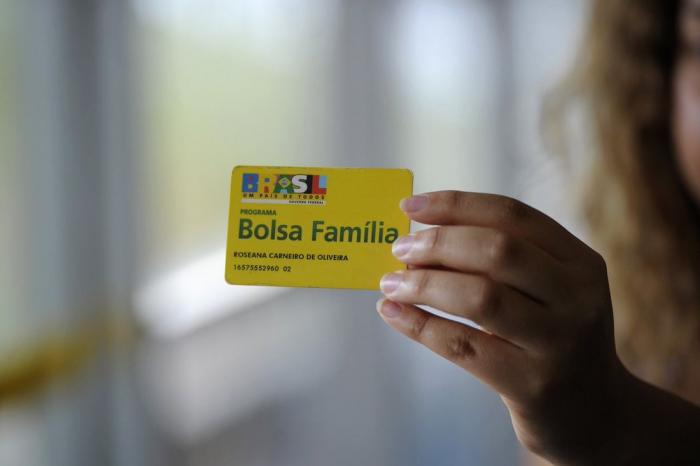 Pernambuco inicia pagamento de parcela residual do 13º do Bolsa Família; veja quem recebe
