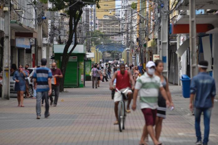 Retomada do Recife prevê abertura de comércio e praias antes do resto do Estado