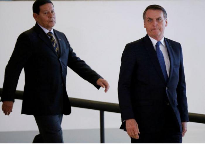 Forças Armadas não aceitam tentativa de tomada de poder por meio de julgamento político, diz Bolsonaro