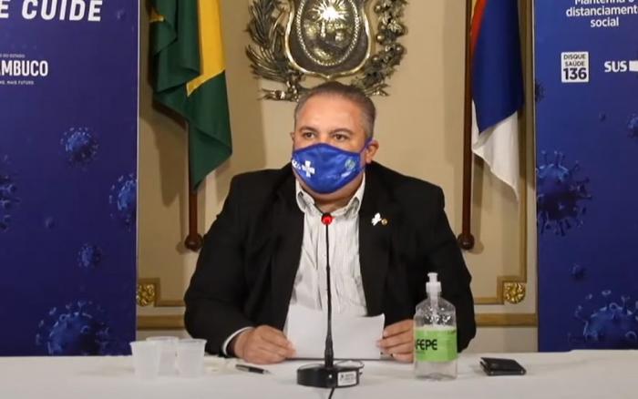 Pernambuco anuncia dose de reforço da vacina contra Covid-19 para trabalhadores da saúde e pessoas a partir de 60 anos