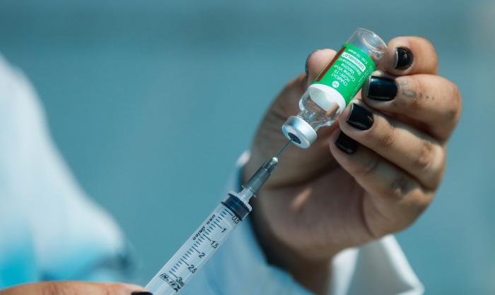 Pernambuco recebe mais 115,9 mil doses de vacinas da AstraZeneca contra a Covid