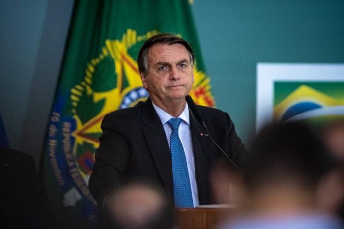 Bolsonaro diz que torce para Congresso derrubar veto a distribuição de absorventes