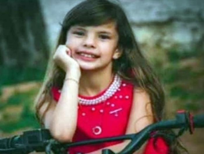 Menina de 8 anos morre e mãe dela fica ferida após carro colidir em moto, em Jataúba