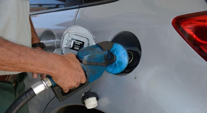 Gasolina sobe nos postos pela primeira vez em dez semanas