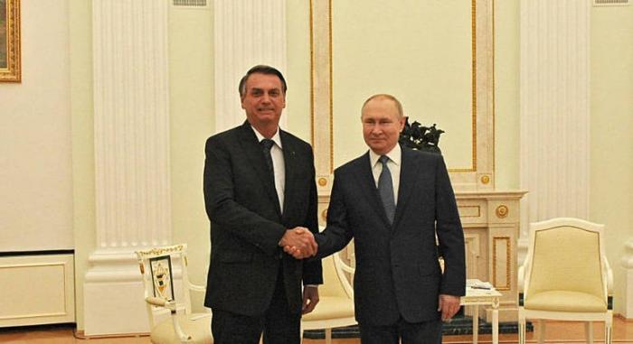 'Temos muito a colaborar', diz Bolsonaro a Putin em Moscou