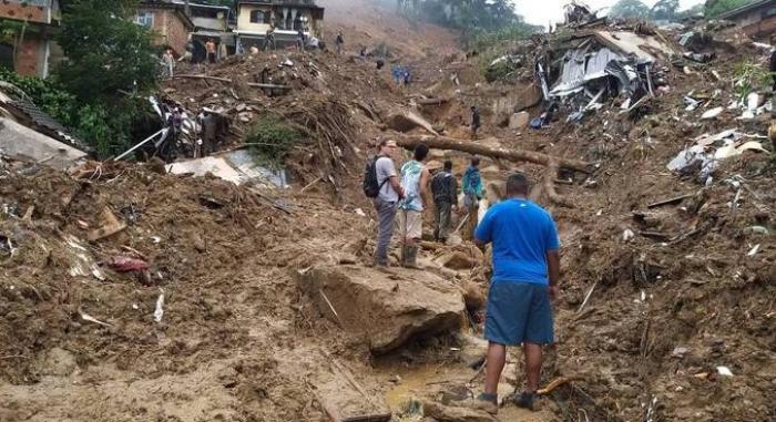 Com 71 mortos em Petrópolis (RJ), governador diz que situação é quase de guerra