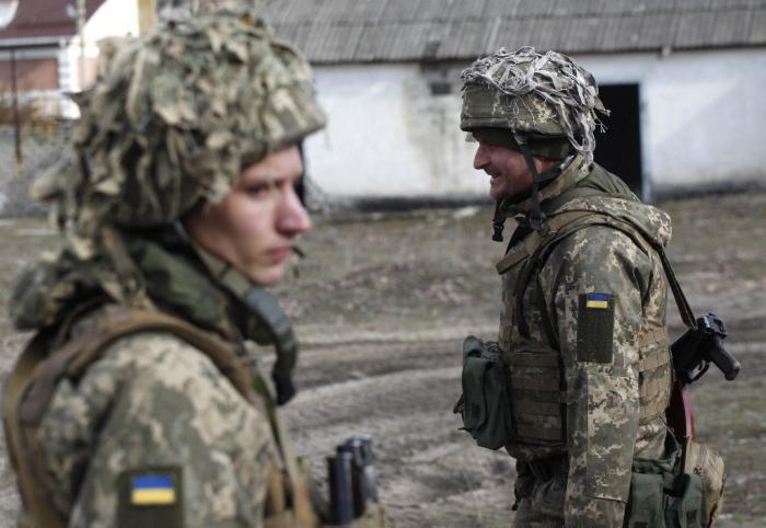 Ucrânia afirma ter abatido 50 russos e derrubado 8 aeronaves; Rússia diz ter destruído defesa antiaérea ucraniana