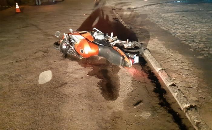 Motociclista bate em bloco de concreto e morre na BR-232, em Gravatá