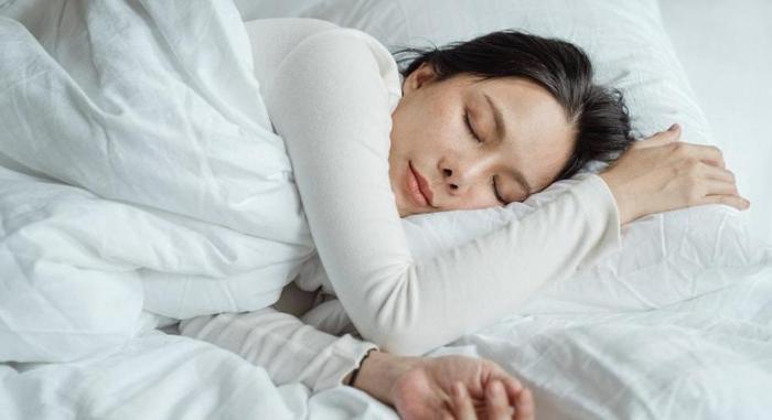 Dormir emagrece? Saiba como o sono de qualidade está relacionado à perda de peso