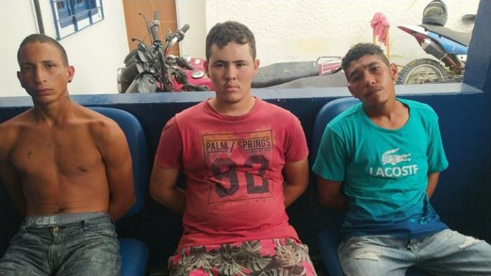 Trio é preso pela PM e celulares roubados foram recuperados em Lajedo