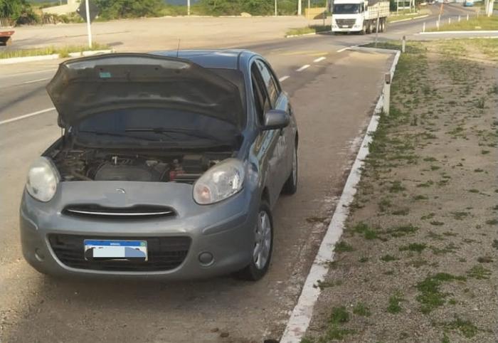 Motorista é preso com carro furtado e sem a CNH, em Sertânia