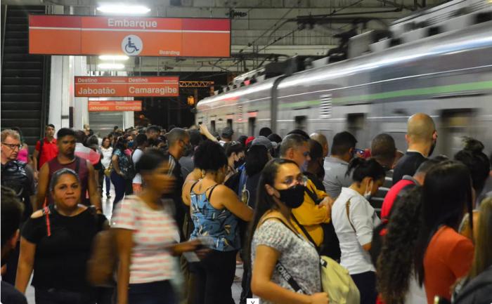 Usuários do Metrô do Recife enfrentam problemas recorrentes ao longo do ano