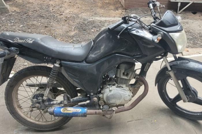 Motoqueiro foge da polícia e abandona moto adulterada, em Pesqueira