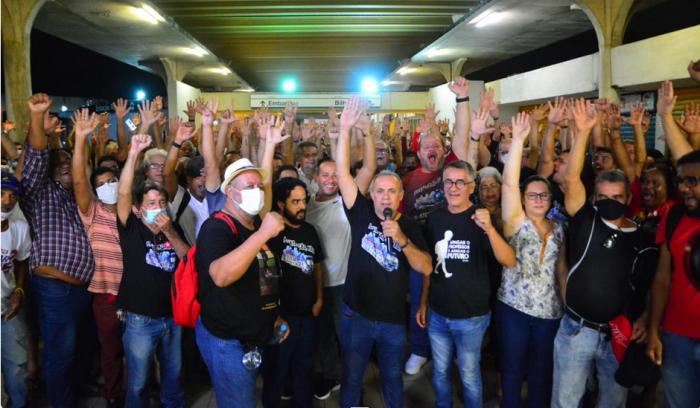 Em assembleia, servidores do Metrô do Recife decidem decretar estado de greve