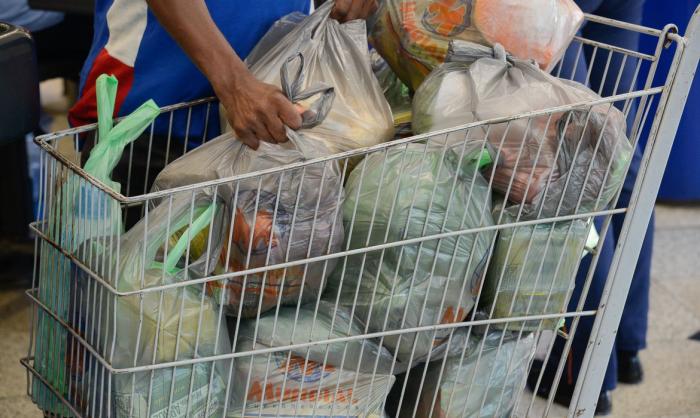 Governo zera imposto de importação de produtos da cesta básica até o fim de 2022