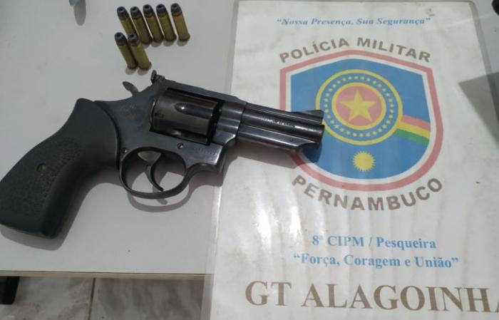 Arma de fogo é apreendida em residência na cidade de Alagoinha, no Agreste