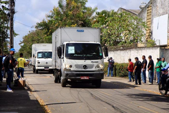 Urnas eletrônicas começam a ser distribuídas para os locais de votação em Pernambuco