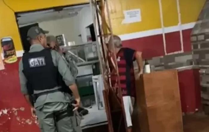 Homem é morto a tiros dentro de um bar em Petrolina, no Sertão