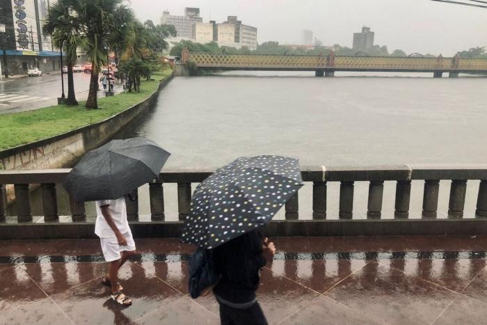 Recife entra em estágio de atenção; prefeitura alerta para possibilidade de deslizamentos