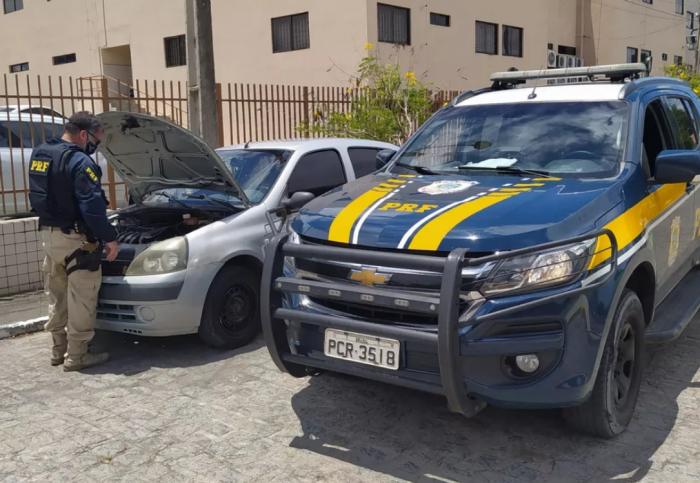 Motorista suspeito de estelionato é preso com carro roubado em Gravatá