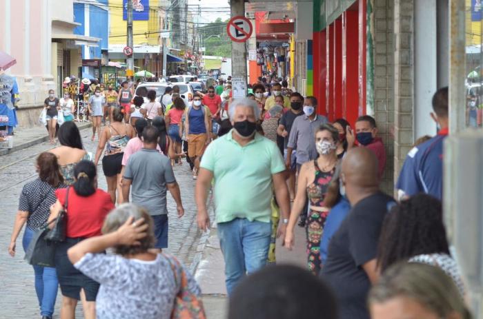 Com relaxamento de medidas preventivas, pandemia pode voltar a ganhar a corpo em Pernambuco