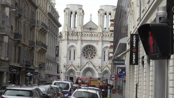 Ataque com faca deixa ao menos 3 mortos e vários feridos na França